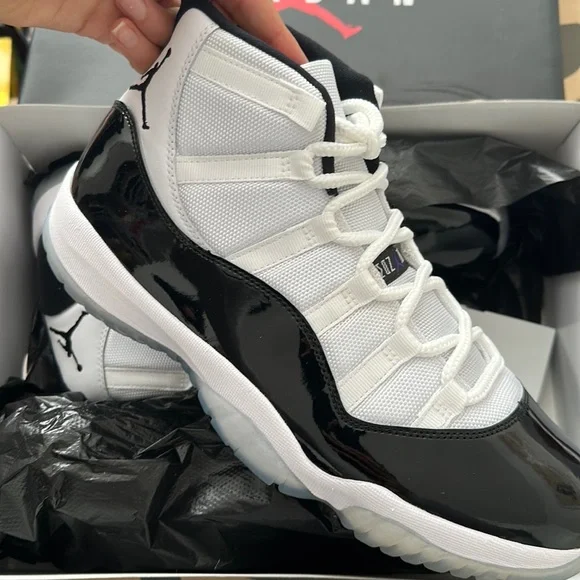 Nike | Shoes | Nike Air Jordan 1 Retro Mens 11 | Poshmark display picture 1